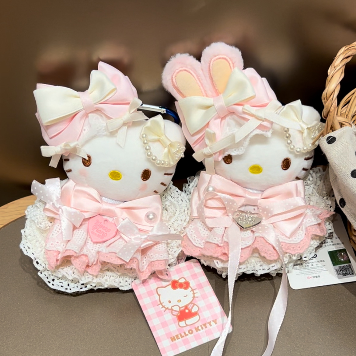 Peluche de Sanrio Hello Kitty  - Car Accessories In Japan reseña y precio